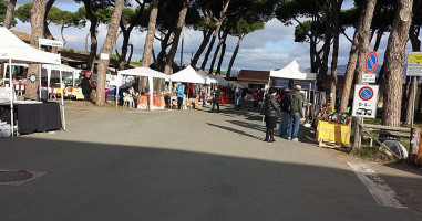 Salvo Street Food Porchetta outside