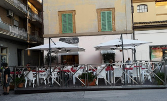 Pizzeria Piccolo Mondo outside