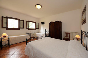 Agriturismo Sasso Rosso inside