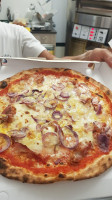 Toto' Pizza Di Maniglia Antonio food