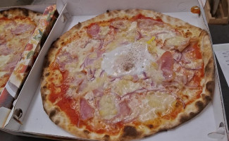 Toto' Pizza Di Maniglia Antonio food