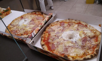 Toto' Pizza Di Maniglia Antonio food