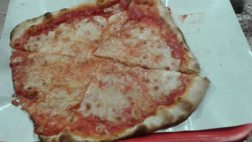 A Tutta Pizza food