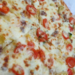 A Tutta Pizza food