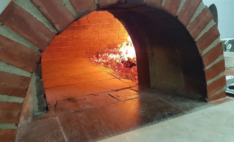 Pizzeria Da Asporto E Da Taglio E Prodotti Da Forno Mordi E Fuggi outside