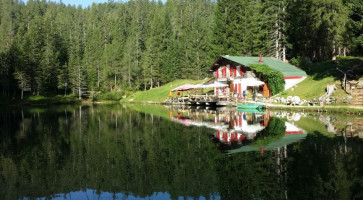 Rifugio Lago Ajal outside