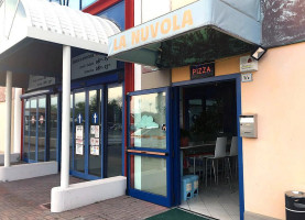 La Nuvola outside