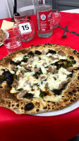 Chapeau Pizzeria food