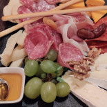 Levels Winebar Cibo