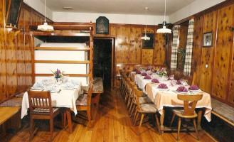 Burgschenke (buschenschank/trattoria) inside