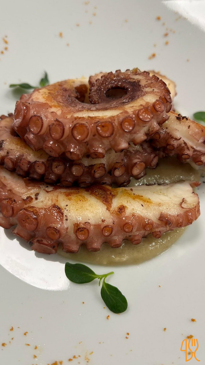 Villa Bernasconi Comida
