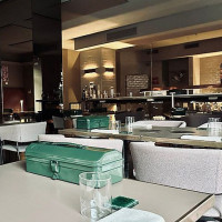 Oltre. inside