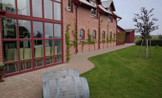 Flädie Mat Vingård outside