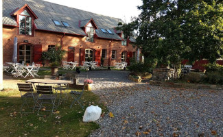 Flädie Mat Vingård outside