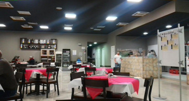 Pizzeria On The Road inside