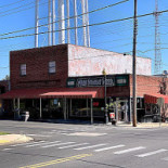 Del Salaria outside