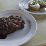 Steaky Tos Nežral food