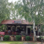 Steaky Tos Nežral outside