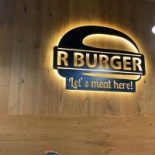 R Burger Minigolf drink