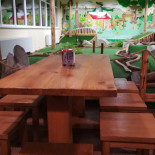 R Burger Minigolf inside