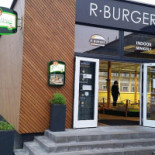 R Burger Minigolf outside
