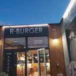 R Burger Minigolf outside