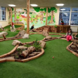 R Burger Minigolf inside