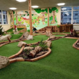 R Burger Minigolf inside