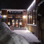 R Burger Minigolf outside