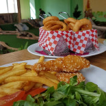 R Burger Minigolf food