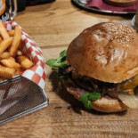 R Burger Minigolf food