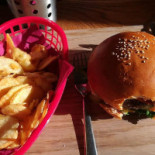R Burger Minigolf food
