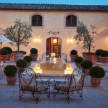 Tosca Exterior