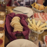 Tigella Bella Este Comida