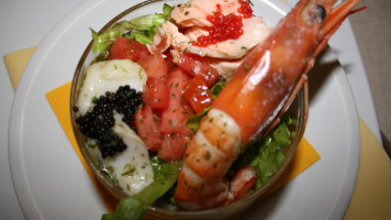 Martinelli's food