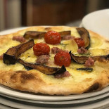 Pizzeria La Grgilia food