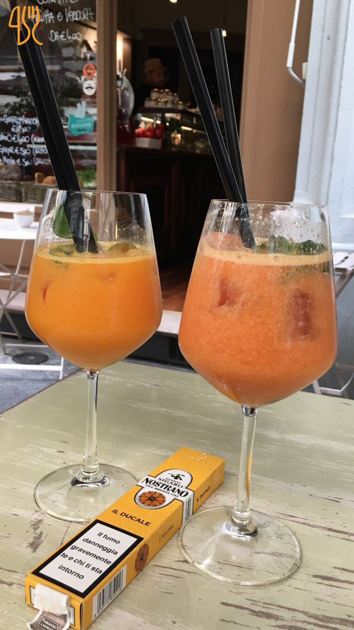 Vino Pane E Salame À l'intérieur