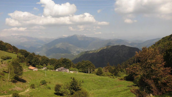 Rifugio Cai Pontogna outside
