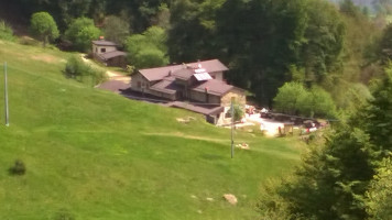 Rifugio Cai Pontogna outside