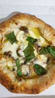 Divina Margherita Pizza food