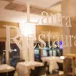 Laura's Dentro