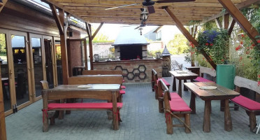 Restaurace Vcelarsky Dvur inside
