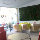 Burger 24 Inside