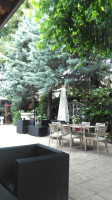 Rian Cafe outside