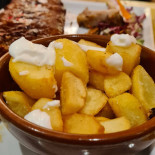 Spanish Yard Comida
