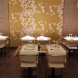 Eimi Sushi Fusion Dentro