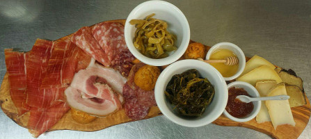 Cantina De' Corvi food