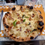 Gusto Pizza Bun Nourriture