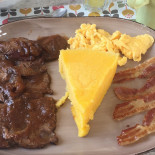Villa Della food