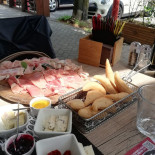 Gusto Tondo food